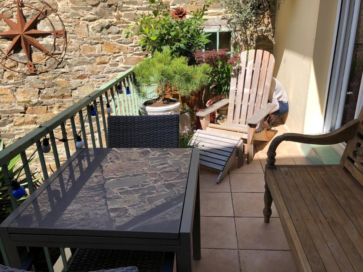 Appartement De 1634 Avec Balcon Au Sud Sur Jardin En Plein Coeur Historique Treguier Exterior photo